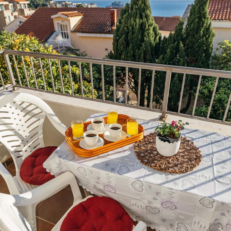 Apartments Nada - Apartman sa 1 Spavaćom Sobom i Delimičnim Pogledom na More - 1