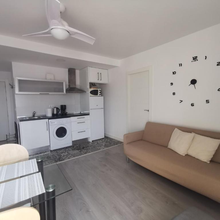 Veluto Cosy Apartment in Torrevieja - Two-Bedroom Apartment - 8