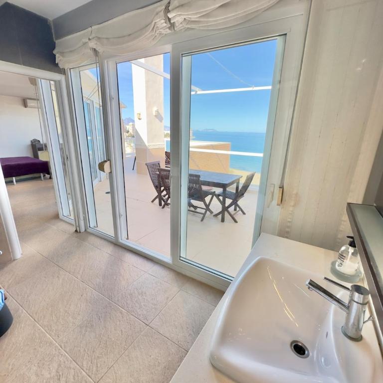 Oceanfront Penthouse, XXL Terrace - Apartment mit 3 Schlafzimmern - 5