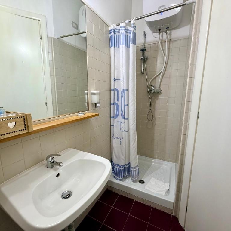 Booking House Rome - Camera Matrimoniale Deluxe - 3