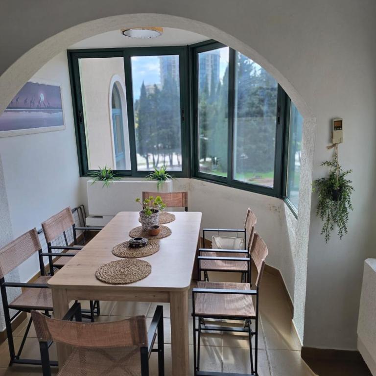 Palm View Apartment - One-Bedroom Apartment - 2
