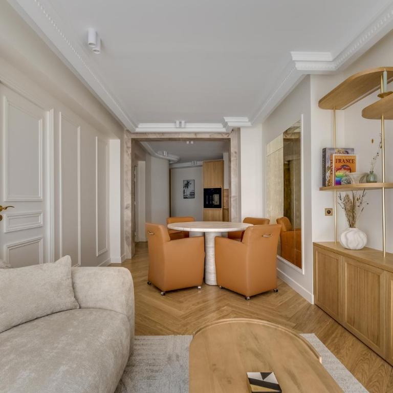 Pick A Flat's Apartement in Champs Elysées - Avenue Marceau - Two-Bedroom Apartment - 4