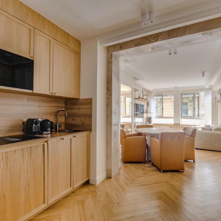 Pick A Flat's Apartement in Champs Elysées - Avenue Marceau - Two-Bedroom Apartment - 8