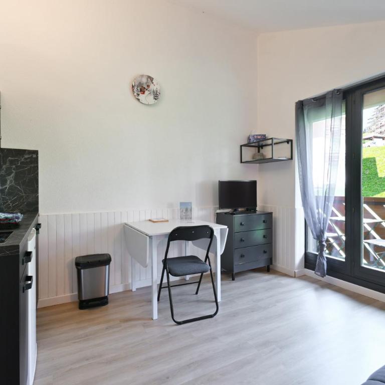 Appt Le charvin Manigod La Clusaz - Appartement 1 Chambre Supérieur avec Balcon - 1