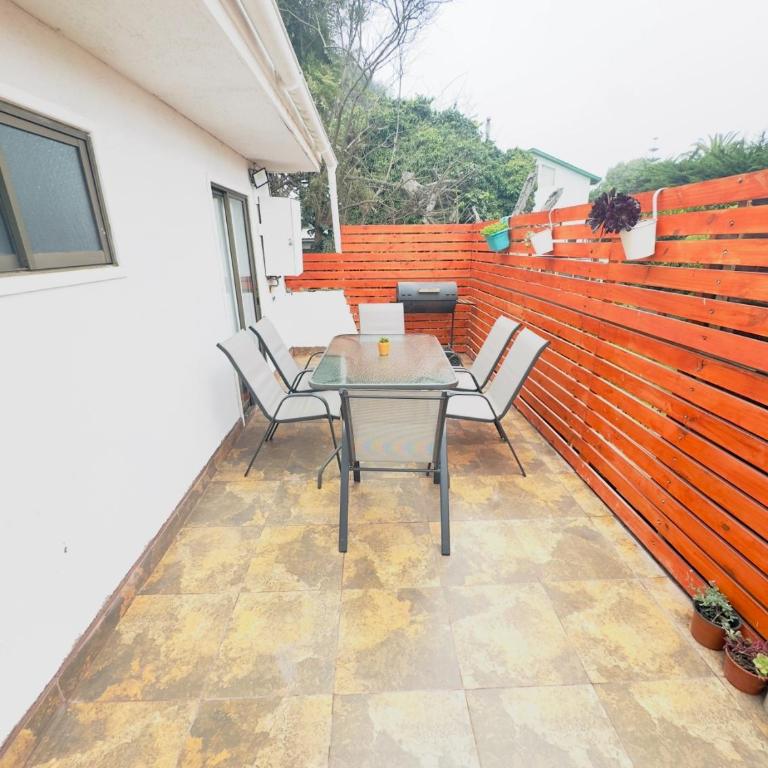 Departamento con Terraza y Parrilla - Two-Bedroom Apartment - 11