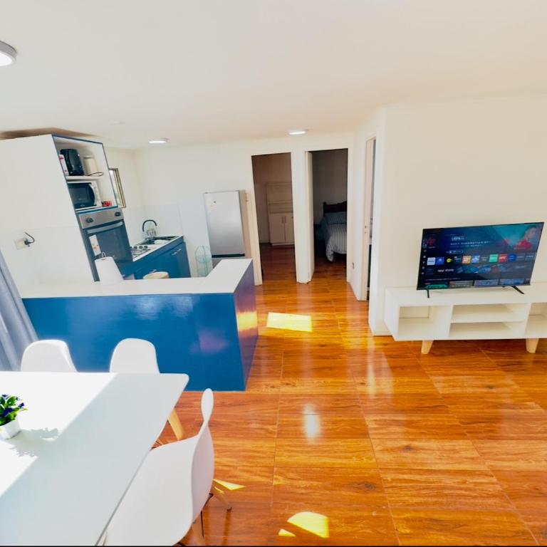 Departamento con Terraza y Parrilla - Two-Bedroom Apartment - 1