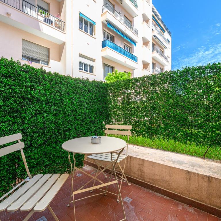 Hôtel Comté de Nice - Chambre Lit King-Size - 9