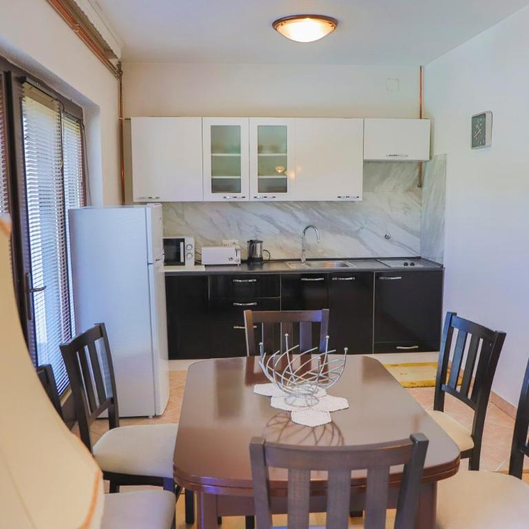 Apartman MOST - Three-Bedroom Apartment with Balcony - 3