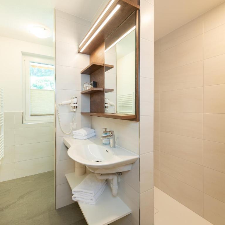 Gästehaus Egger Appartement 205-4 - Deluxe-Apartment mit 2 Schlafzimmern und Gartenblick - 8