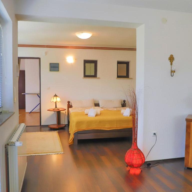 Apartman MOST - Three-Bedroom Apartment with Balcony - 10