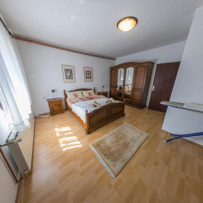 Apartman MOST - Three-Bedroom Apartment with Balcony - 19