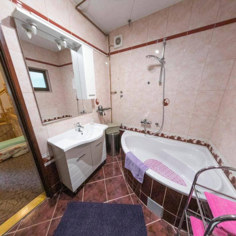 Apartman MOST - Three-Bedroom Apartment with Balcony - 18