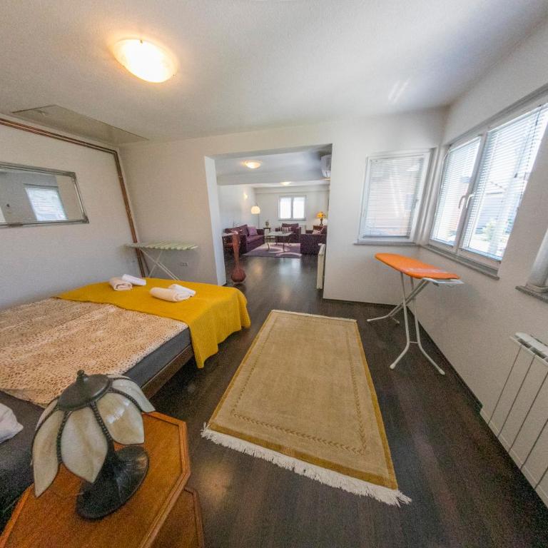 Apartman MOST - Three-Bedroom Apartment with Balcony - 22