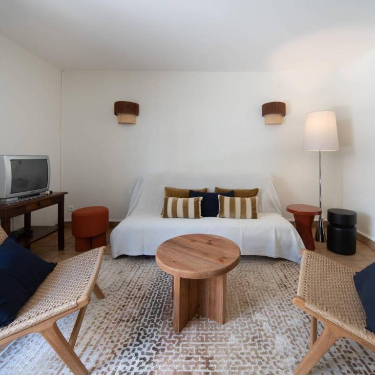 Villa LOU BOUSQUET REZ DE JARDIN. Appartement pour 5 personnes dans une villa - Two-Bedroom Deluxe Apartment with Garden View - 7