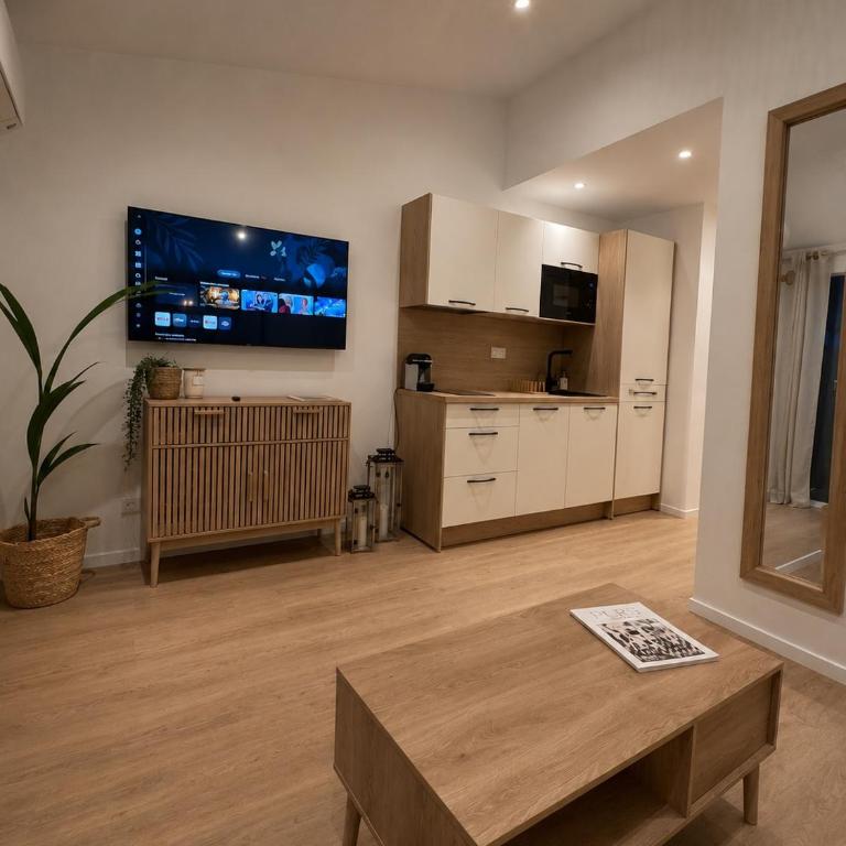 Cosy Appartement avec piscine, balcon vue canal & parking privé - One-Bedroom Apartment - 6