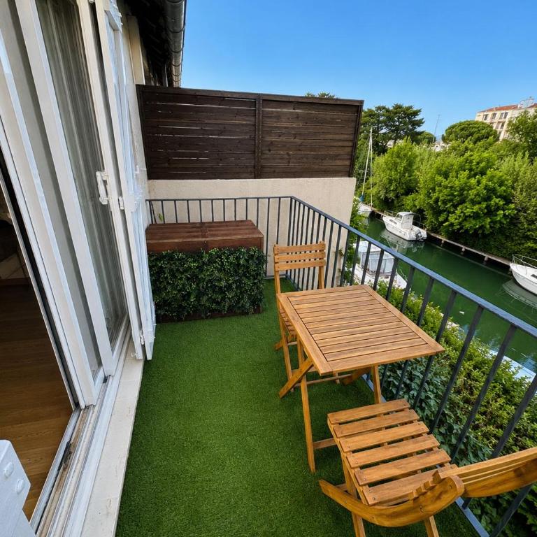 Cosy Appartement avec piscine, balcon vue canal & parking privé - One-Bedroom Apartment - 8