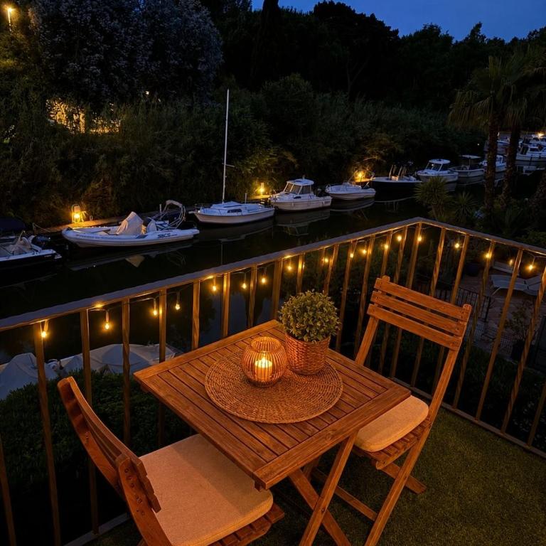 Cosy Appartement avec piscine, balcon vue canal & parking privé - One-Bedroom Apartment - 9