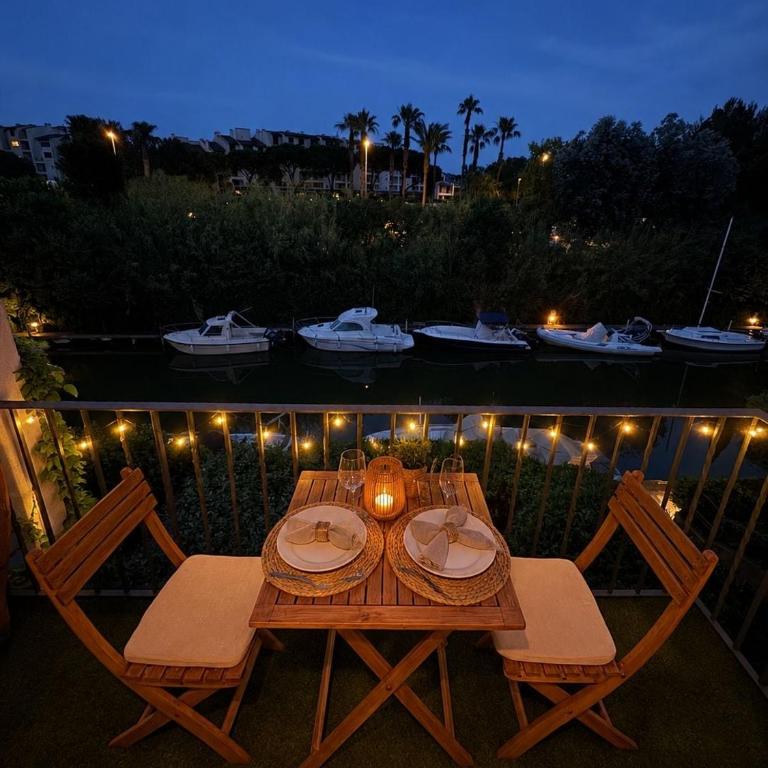 Cosy Appartement avec piscine, balcon vue canal & parking privé - One-Bedroom Apartment - 11