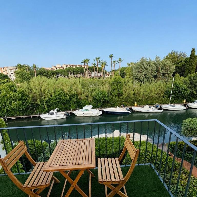 Cosy Appartement avec piscine, balcon vue canal & parking privé - One-Bedroom Apartment - 15
