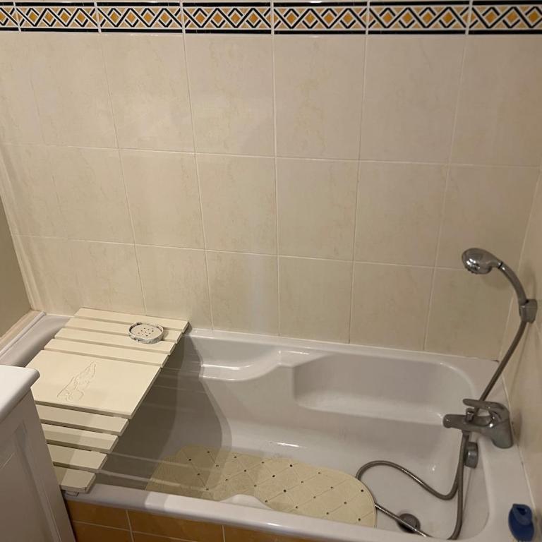 Location T2 Cabine Cosy dans Résidence sécurisée avec la climatisation, accès piscine, une place de parking privé - Two-Bedroom Apartment - 22