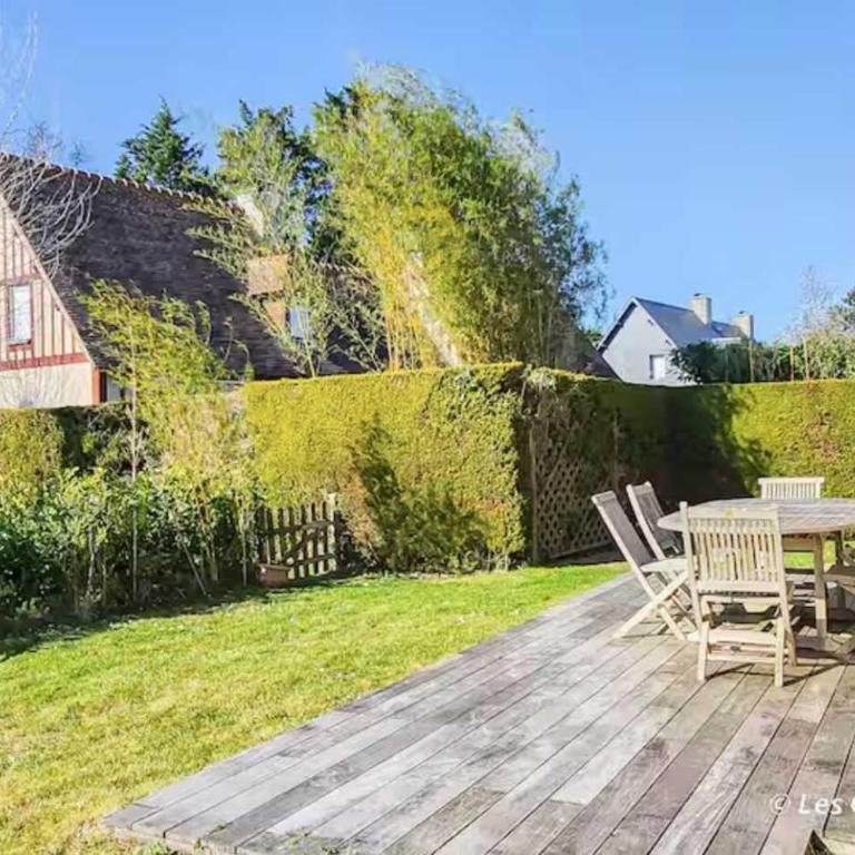 House with garden near the beach – pool and tennis - Four-Bedroom Apartment - 19