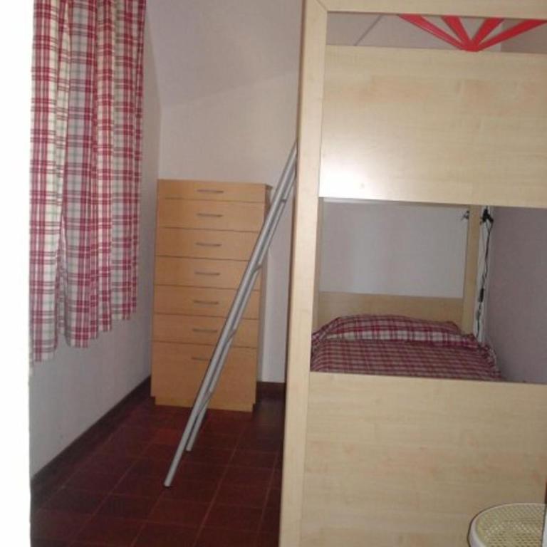 Spacious stay for families steps from the beach - Apartment - 5