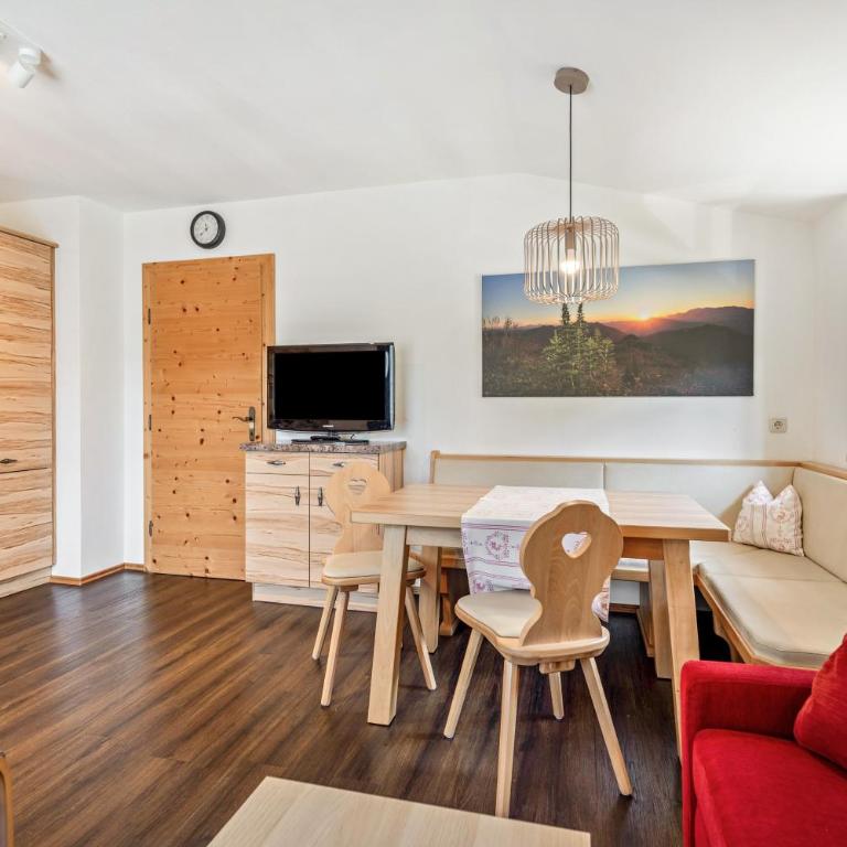 Appartements Stockinger B4 - Apartamento Deluxe de 2 dormitorios con vistas al jardín - 1