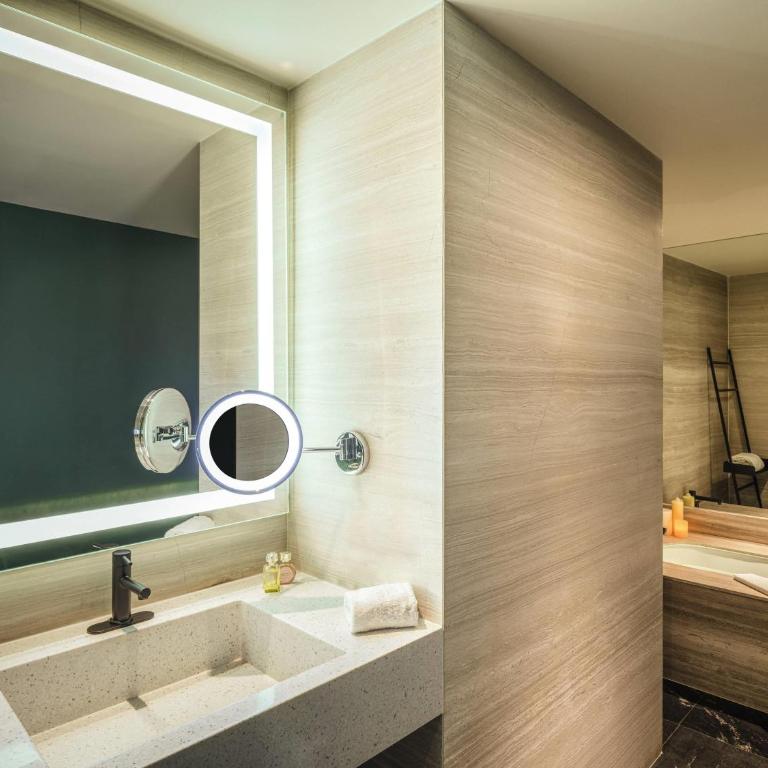 Novotel Mexico City Toreo - Deluxe Suite with Spa Bath - 1