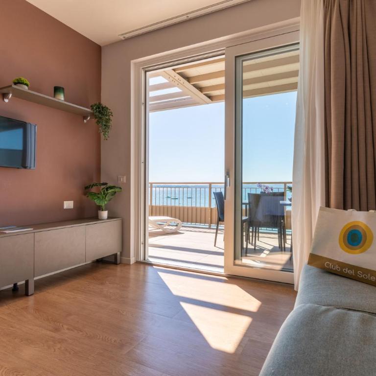 Club del Sole Le Palme Lazise Family Collection - Deluxe Two-Bedroom Apartment - Lakefront - 2