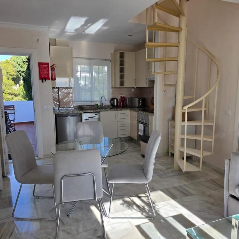Stylish penthouse with sea view to beach - Appartement - 6