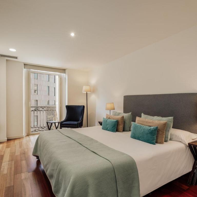 Rent Top Apartments near Plaza de Catalunya - Apartamento de 4 dormitorios - Ronda Sant Pere - 1