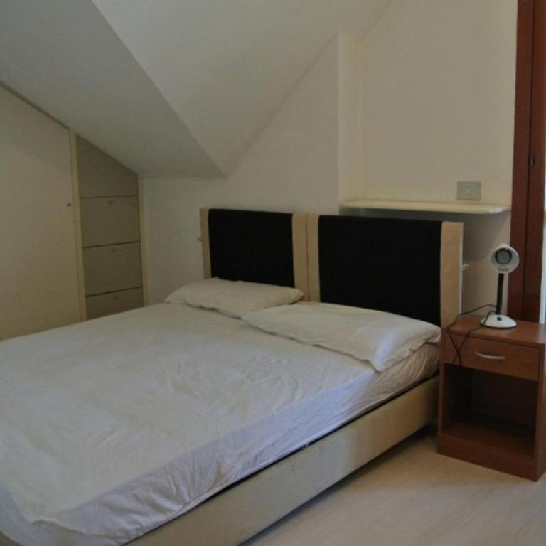 Central flat with covered terrace - Appartamento - 4