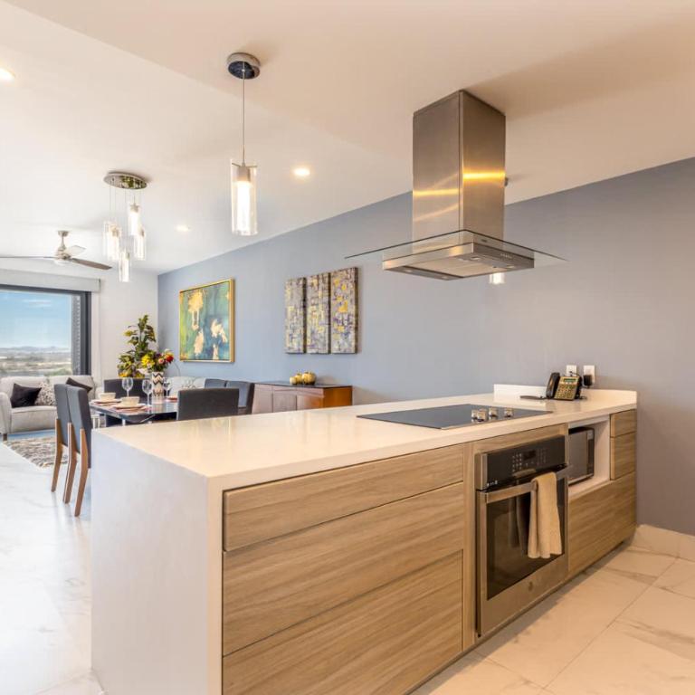 New 2 BR Condo Right Next to the Beach - Pool - Casa - 6