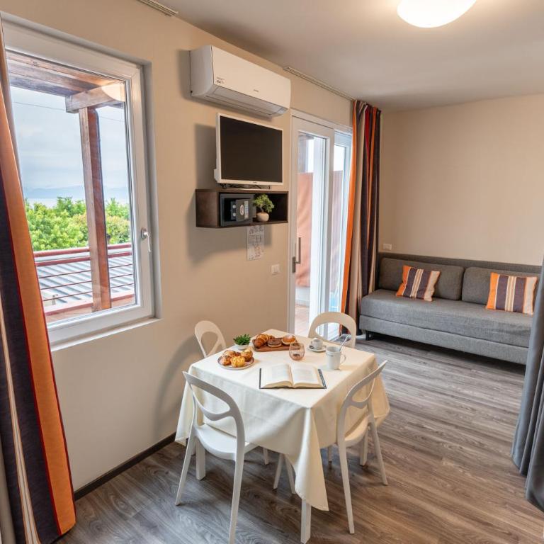 Club del Sole Le Palme Lazise Family Collection - Superior One-Bedroom Apartment with Lake view - 9