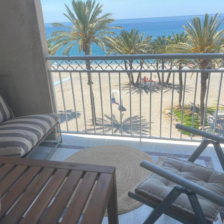 Apartamento LH Beach frente al mar - One-Bedroom Apartment with Balcony and Sea View - 8