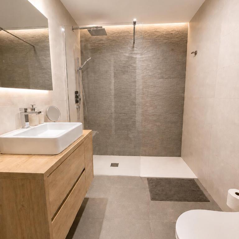 Seaside Apartment Retreat - Two-Bedroom Apartment - 30