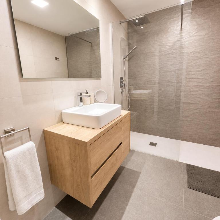 Seaside Apartment Retreat - Two-Bedroom Apartment - 34
