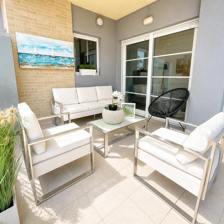 Seaside Apartment Retreat - Two-Bedroom Apartment - 36