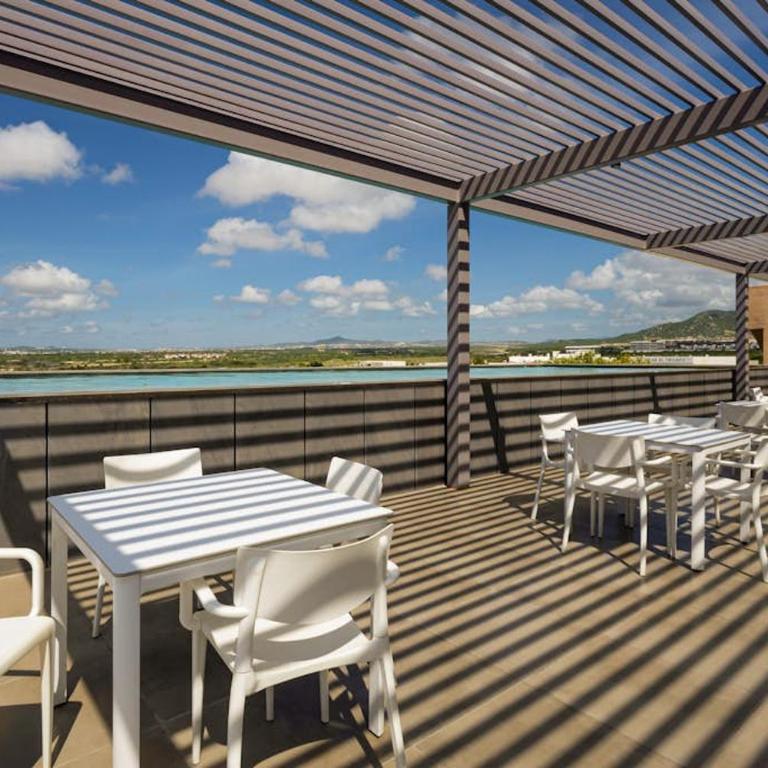 Family-Friendly oasis with pool and steps from Medano Beach - Casa - 2