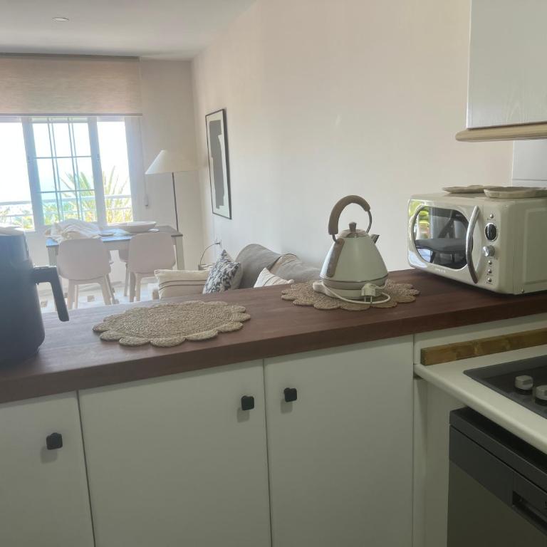Apartamento LH Beach frente al mar - One-Bedroom Apartment with Balcony and Sea View - 4