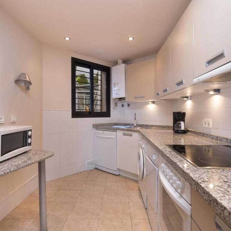 Precioso apartamento de 2 dormitorios con parking & WiFi - Apartment - 7