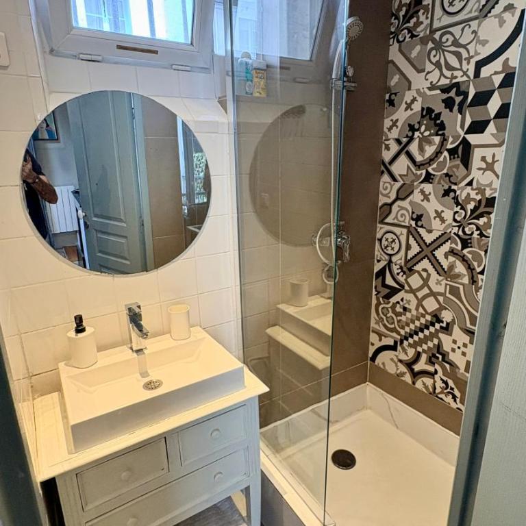 1 br charming 2 storey apt at chic Invalides-Orsay-StGermain - One-Bedroom Apartment - 9