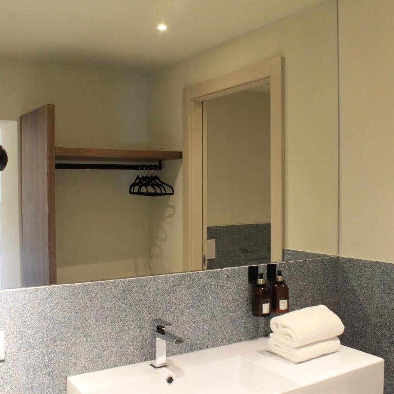 The Lake Suites - Luxury Suites in Lazise - Camera King con Vista Lago - 8