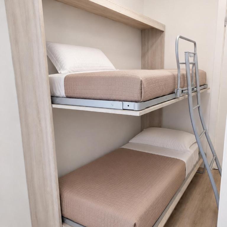 Hotel Madera - Camera Familiare Comfort con Balcone - 10