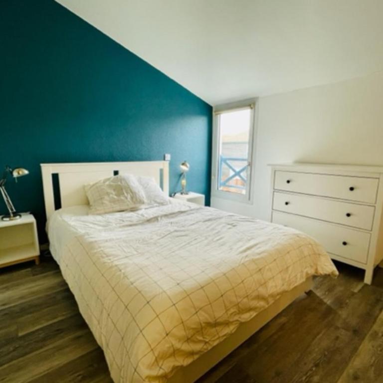 Bright apt with nice balcony - near beach - Apartment - 7
