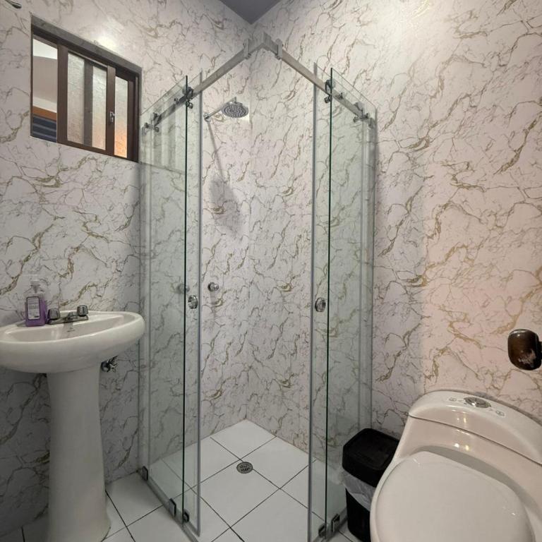 Hostal Café Tiana - Twin Room with Private Bathroom - 2