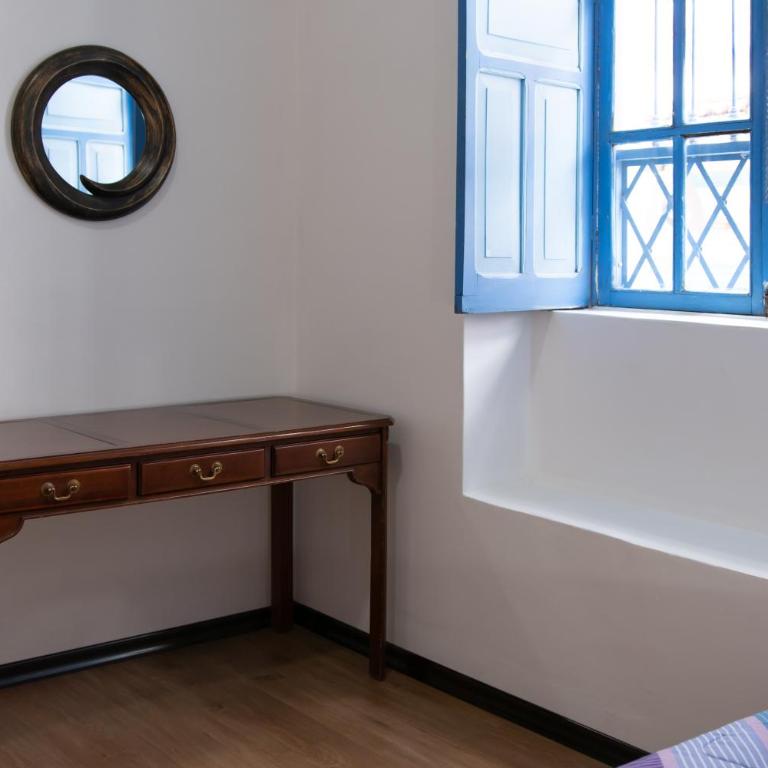 Hostal Café Tiana - Deluxe Family Room - 1