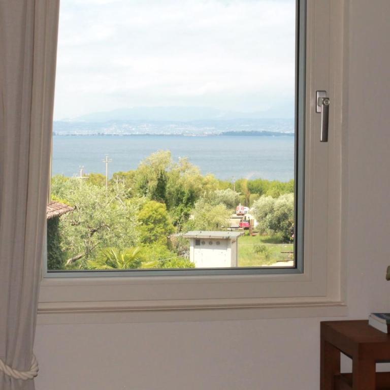 The Lake Suites - Luxury Suites in Lazise - Camera Matrimoniale con Vista Lago - 3