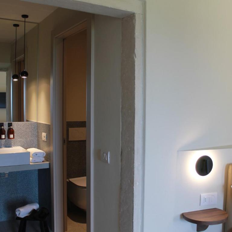 The Lake Suites - Luxury Suites in Lazise - Camera Matrimoniale con Vista Lago - 5