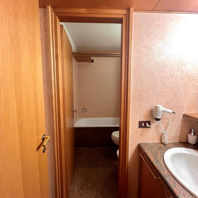 Monolocale Des Alpes 204 - Studio Apartment with Balcony - 13
